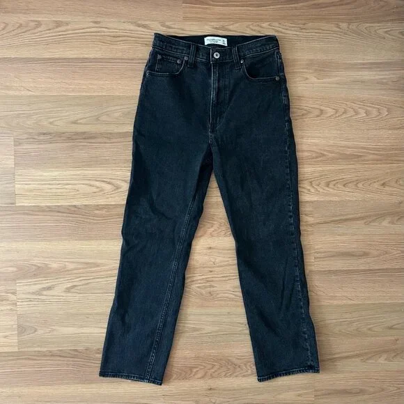 Abercrombie & Fitch Ultra High Rise Ankle Straight Jeans in Washed Black Size 2 - Picture 3 of 13